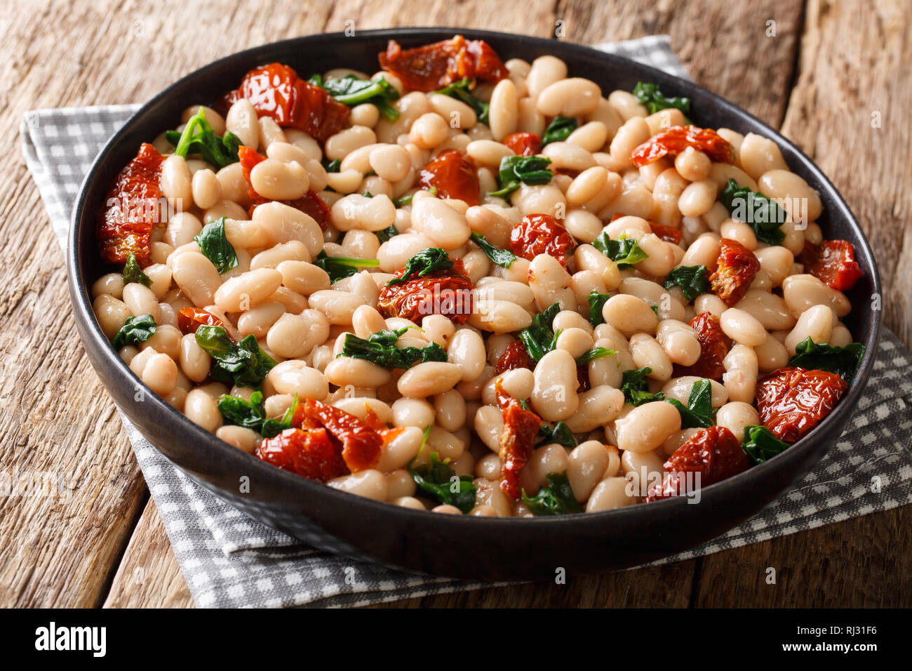 Bean stew butter beans tomatoes hires stock photography and images Alamy