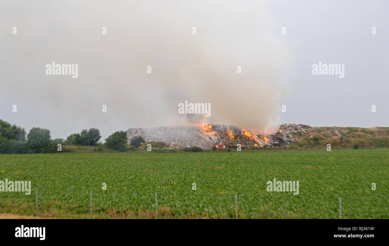 Landfill Garbage Fire Inferno With Heavy Smoke Stock Photo - Alamy