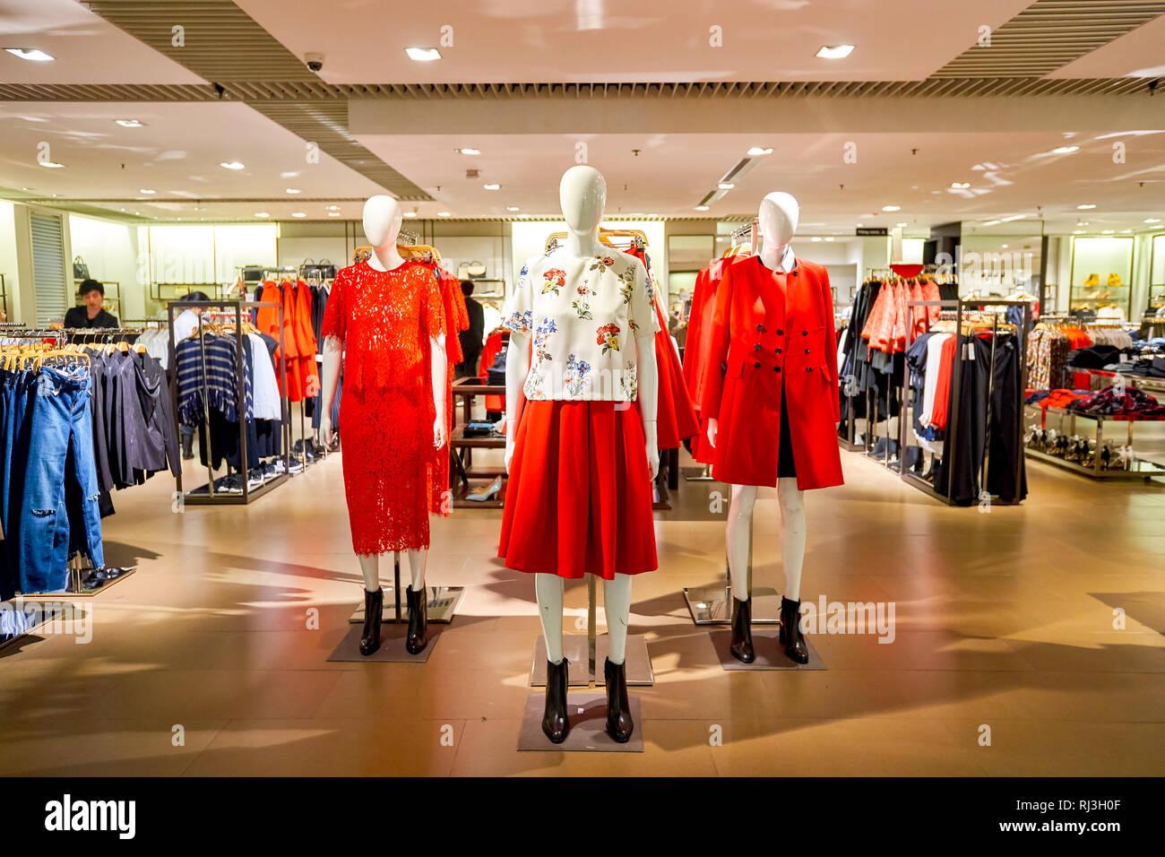 HONG KONG - JANUARY 27, 2016: inside of Zara store at Elements Shopping  Mall. Elements is a large shopping mall located on 1 Austin Road West, Tsim  Sh Stock Photo - Alamy