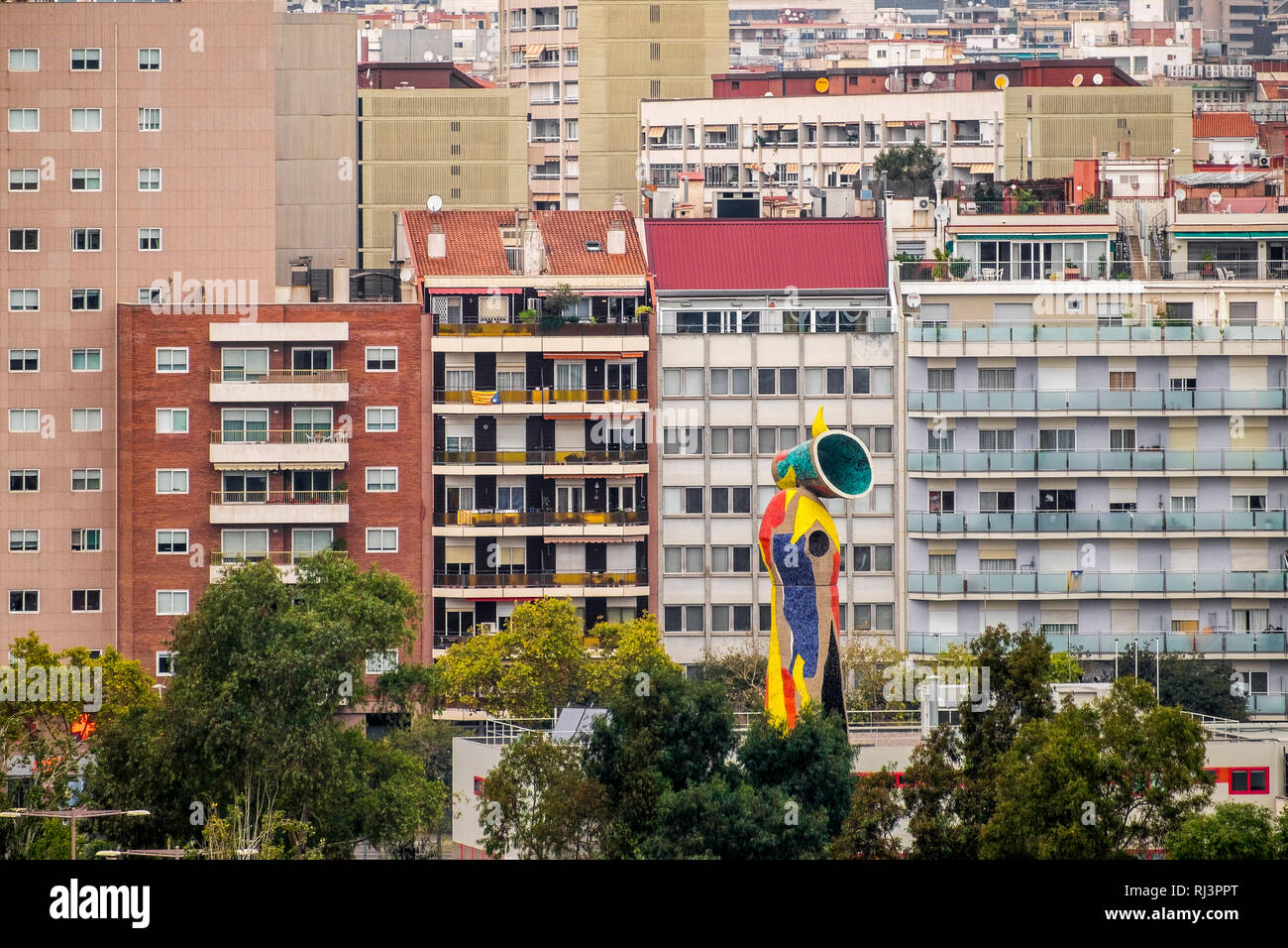 Sculpture dona i ocell hires stock photography and images Alamy