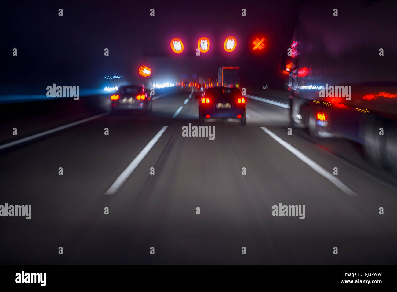 How to drive car at night hi-res stock photography and images - Alamy