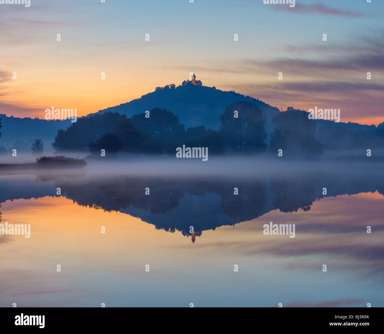 Wachsenburg Castle at Dawn Reflecting in Lake, Veste Wachsenburg Castle, Drei Gleichen, Ilm District, Thuringia, Germany Stock Photo