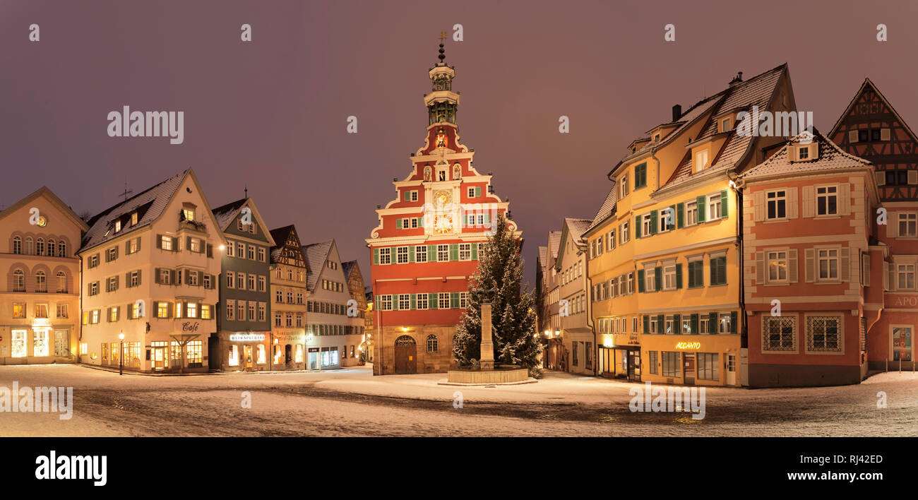 Marktplatz und altes Rathaus im Winter, Esslingen am Neckar, Baden-Württemberg, Deutschland Stock Photo