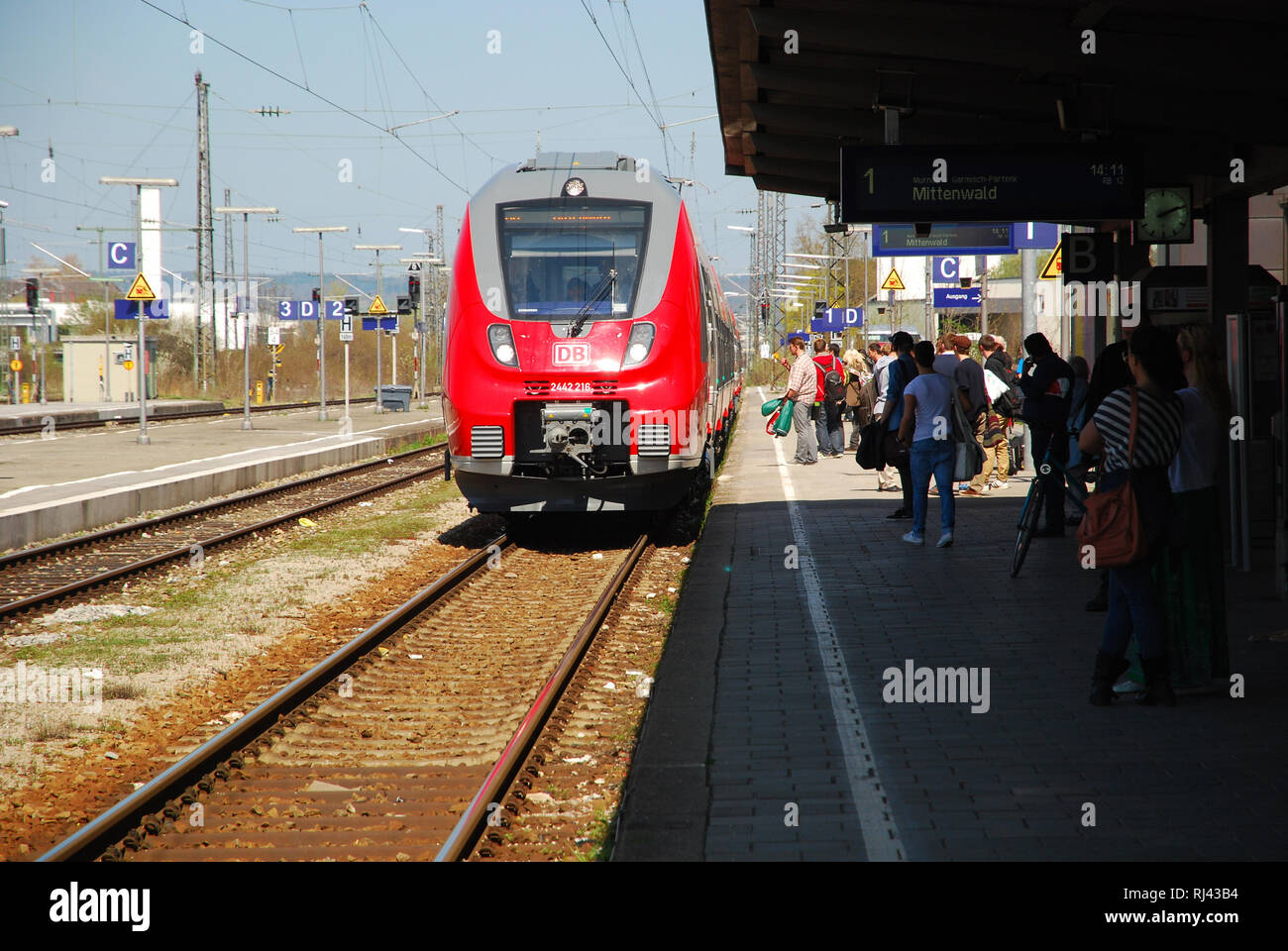 Deutschland, Bahnverkehr, Deutsche Bahn, Triebzug Talent 2, Bahnsteig, Stock Photo
