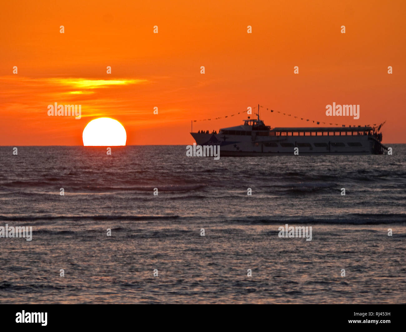 Hawaii beach sunset hi-res stock photography and images - Alamy