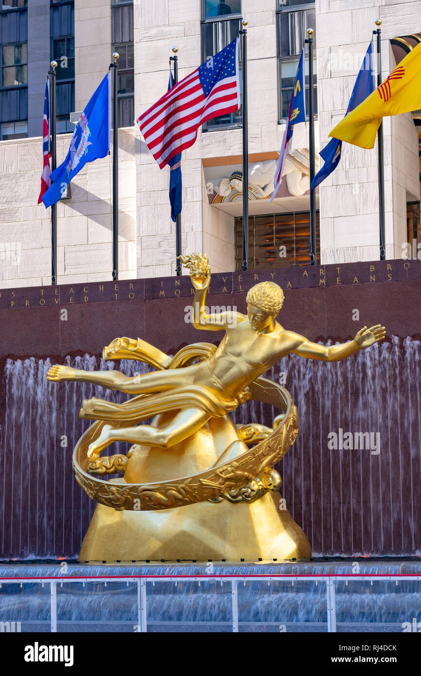 Rockefeller centre gold statue hires stock photography and images Alamy