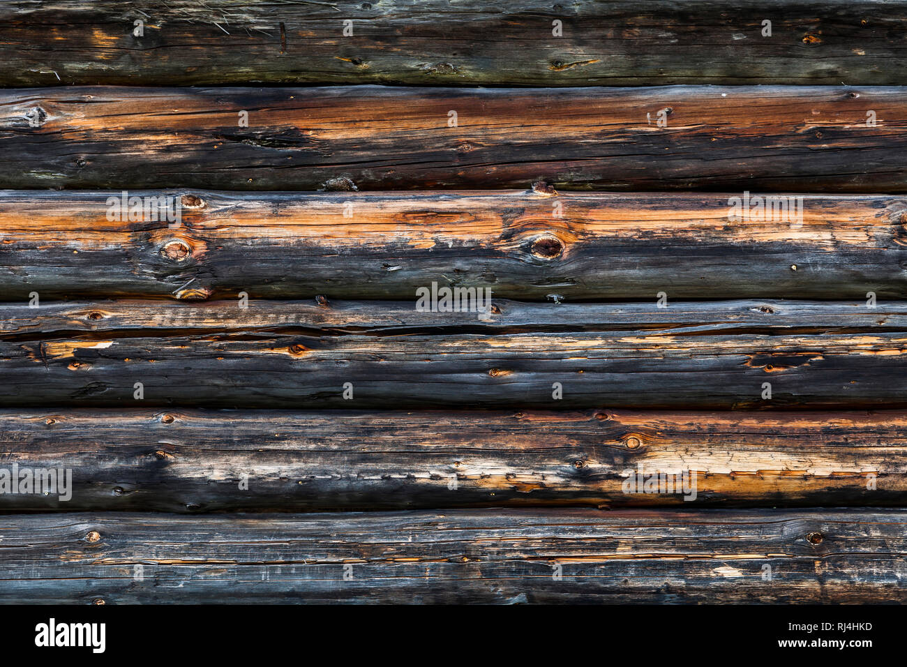 Holzwand aus alten unbehandelten vergrauten Balken, S?dtirol, Italien, Europa, Stock Photo