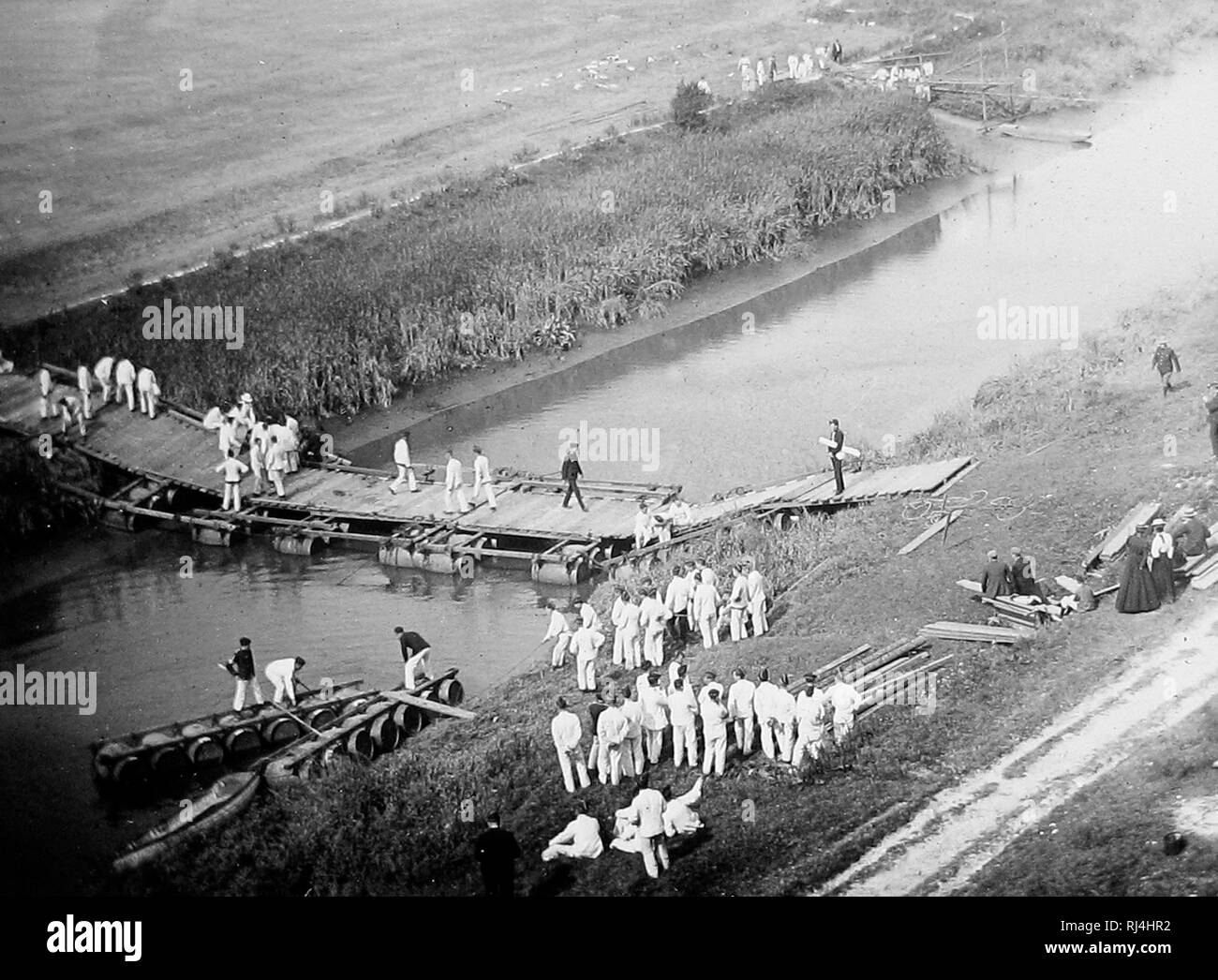 1st Sussex Regiment Royal Engineers building a bridge during WW1 Stock