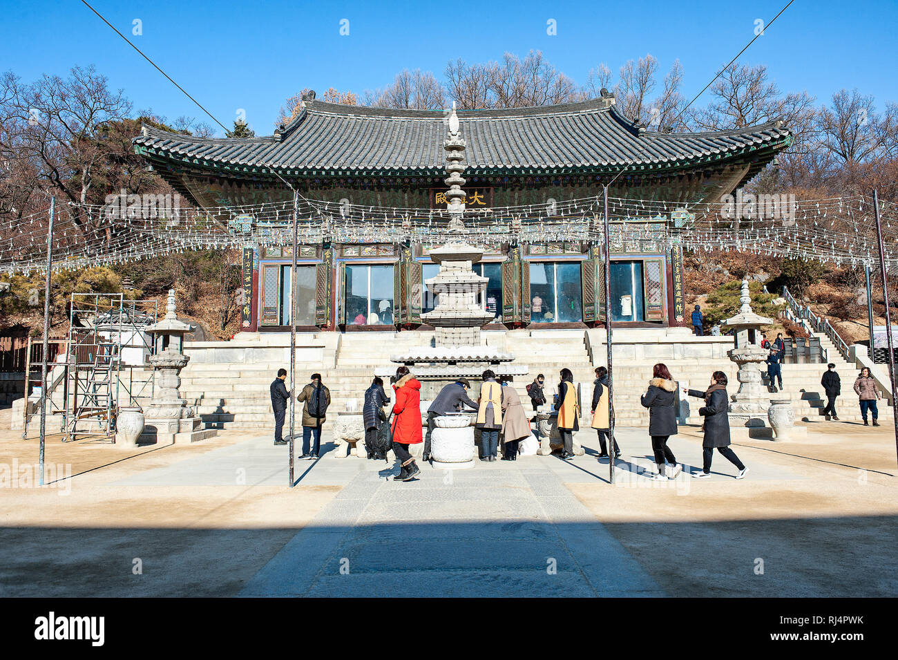 Seoul, South Korea. Bongeunsa Temple. Main Buddha Hall (Daewoong-jeon) Stock Photo