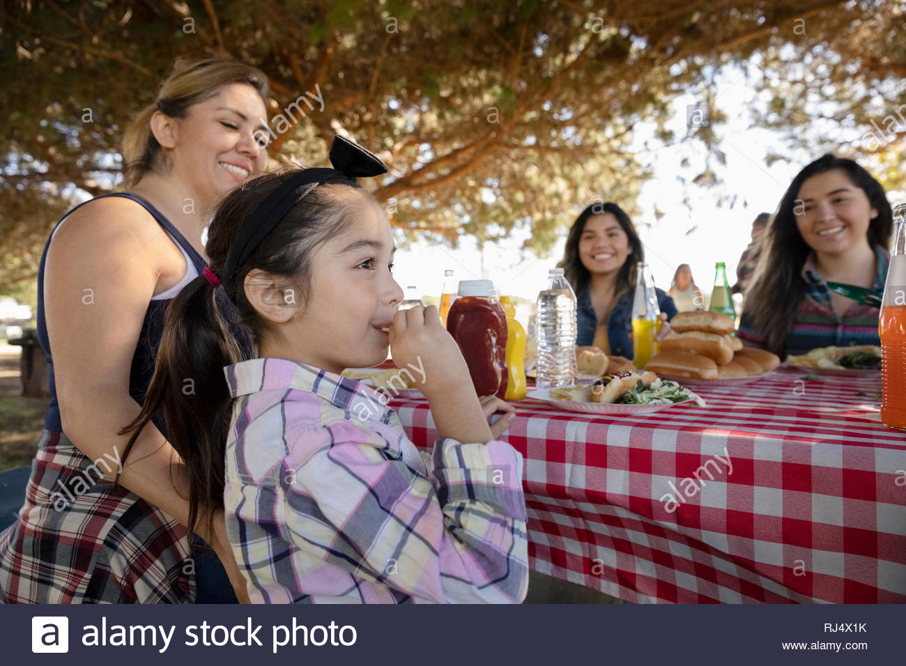 Three people family sitting picnic hi-res stock photography and images ...