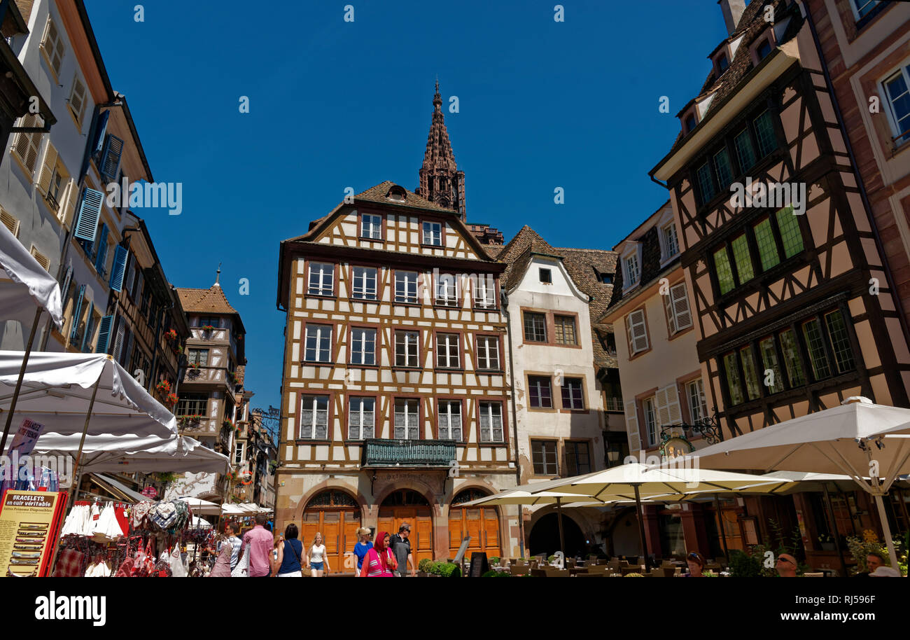 Marktplatz (Place de la Grand Boucherie) und M?nster von Stra?burg, Frankreich Stock Photo