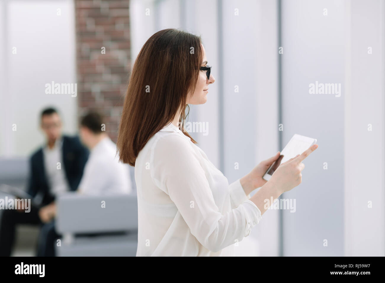 modern businesswoman uses a digital tablet to view the news Stock Photo