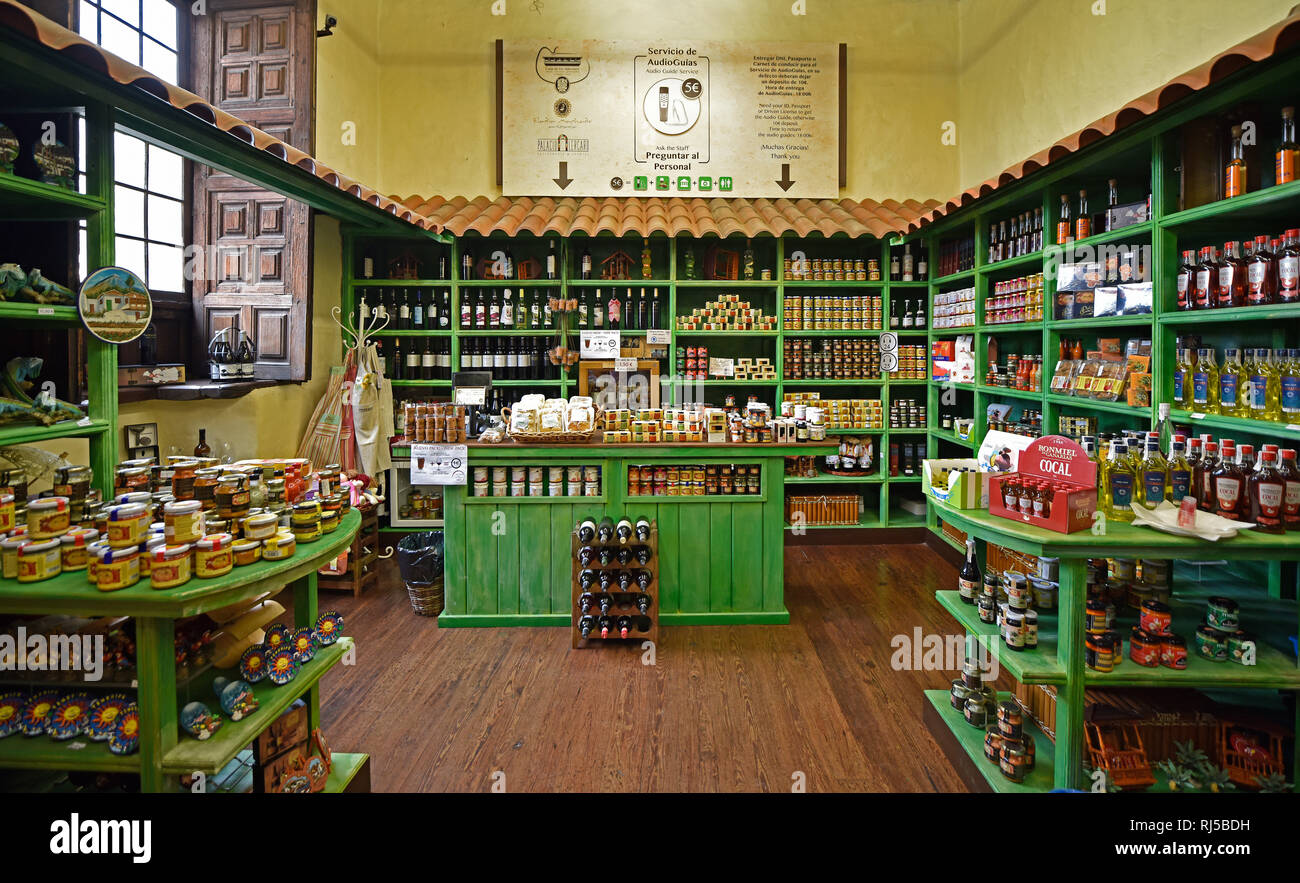 Verkaufsraum mit Lebensmitteln und Souvenirs, La Casa de los Balcones, La Orotava, Teneriffa, Kanarische Inseln, Spanien Stock Photo