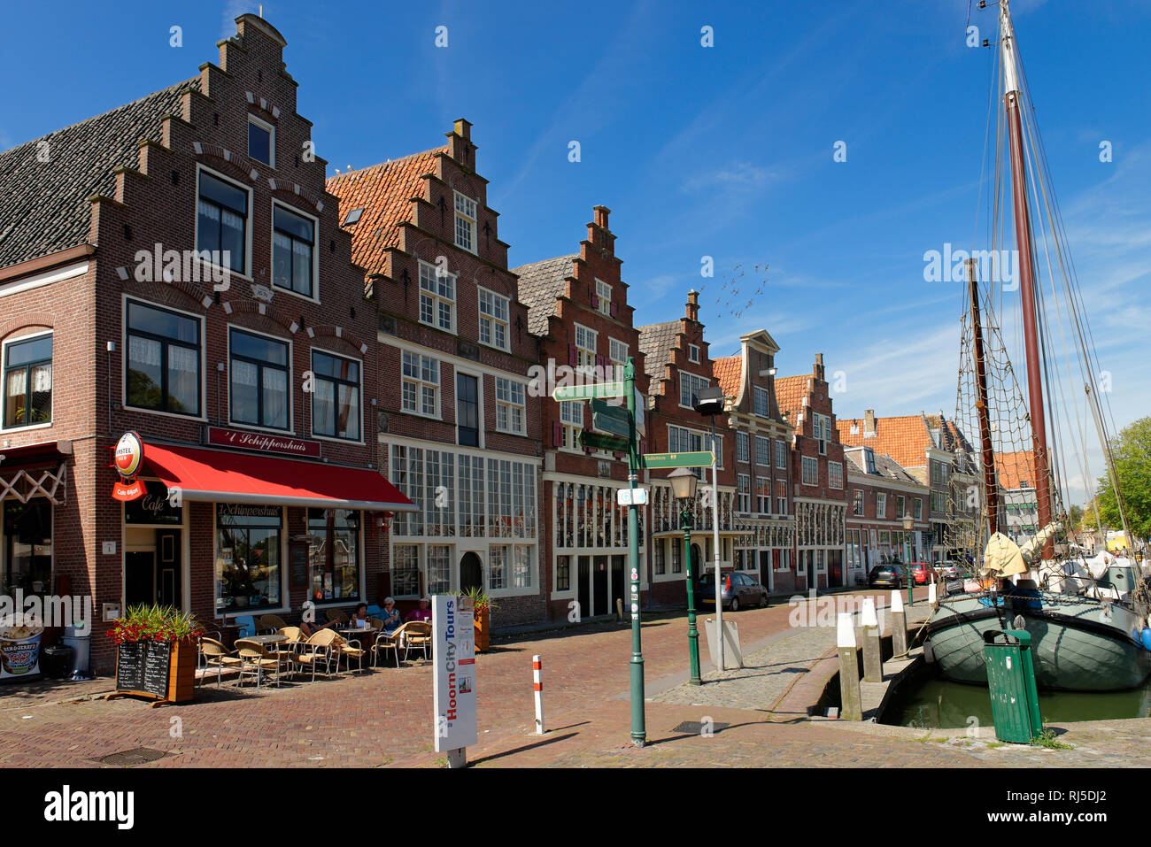 Historische Giebelhäuser am Hafen von Hoorn, Noord-Holland, Ijsselmeer, Niederlande Stock Photo