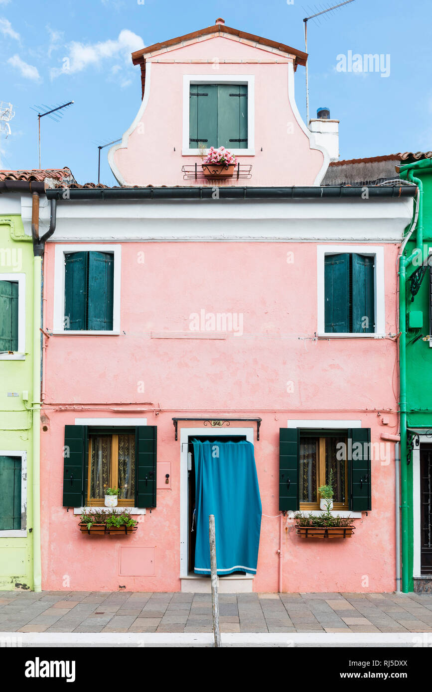 Hausfassade rosa hires stock photography and images Alamy