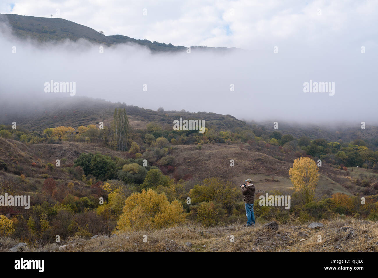 Herbstliche Landschaft in Georgien Stock Photo