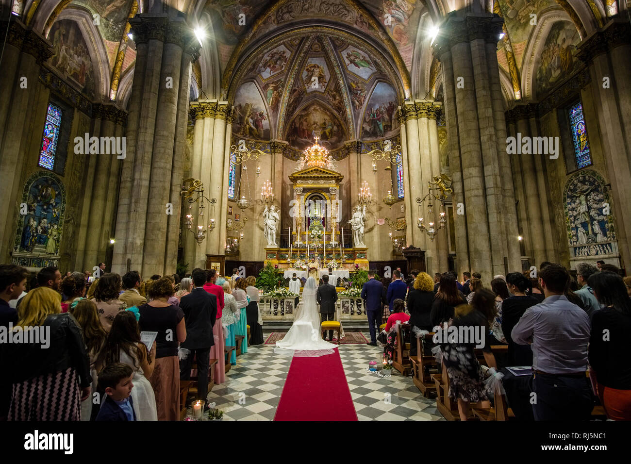 Cathedral e hi res stock photography and images Alamy