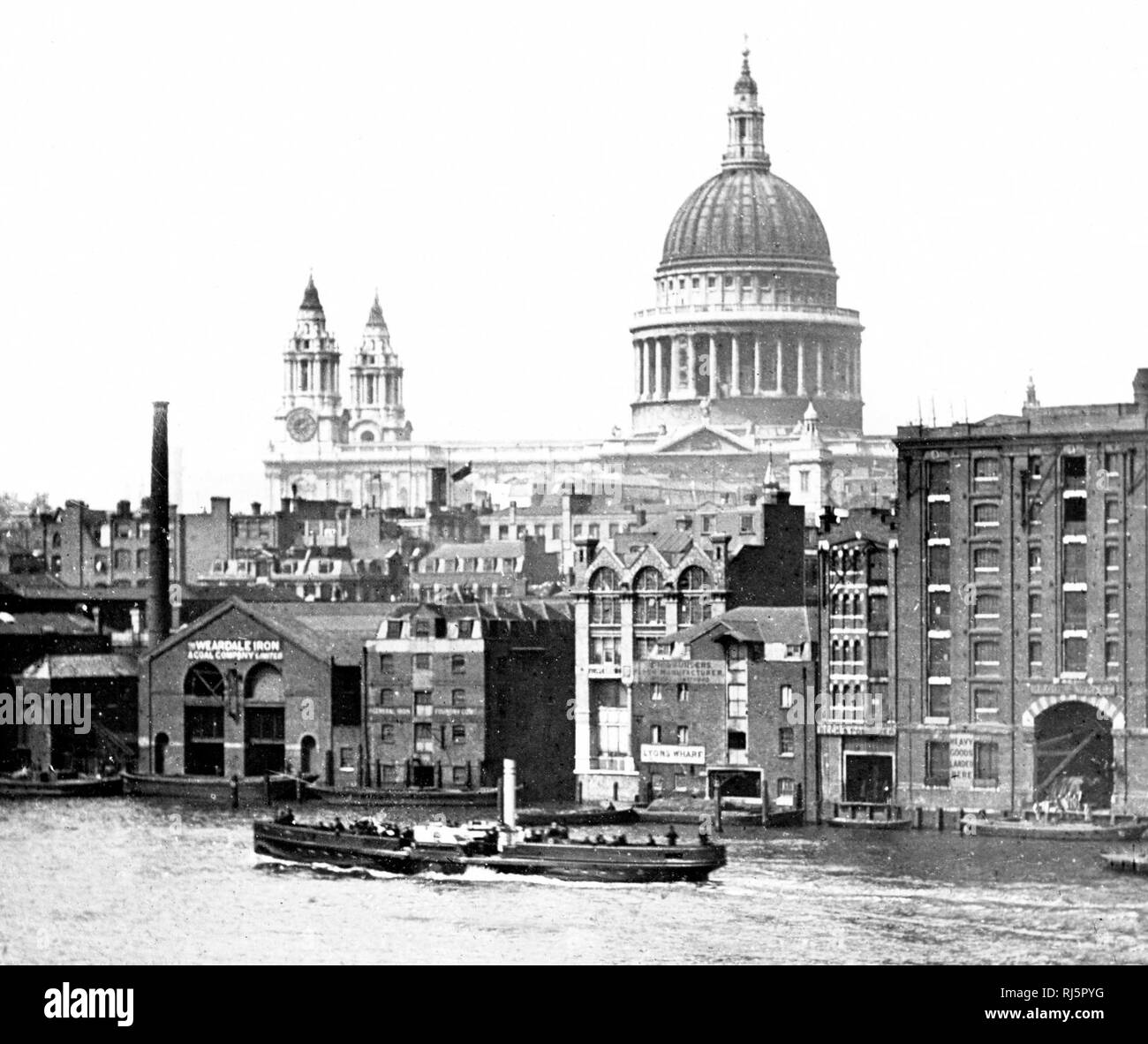iver Thames, St Paul's Cathedral, London Stock Photo