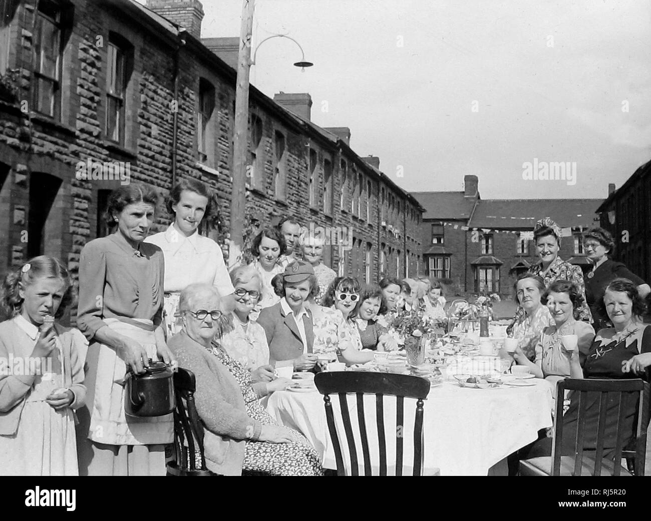 Queen Elizabeth II Coronation Street Party 1953 Stock Photo Alamy