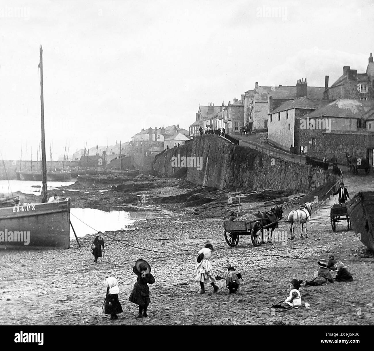 Newlyn beach hi-res stock photography and images - Alamy