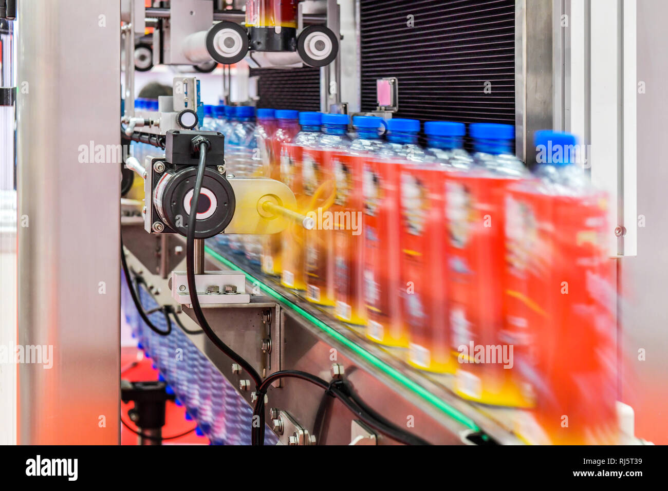 Clear Bottles transfer on Automated conveyor systems industrial automation for package Stock Photo