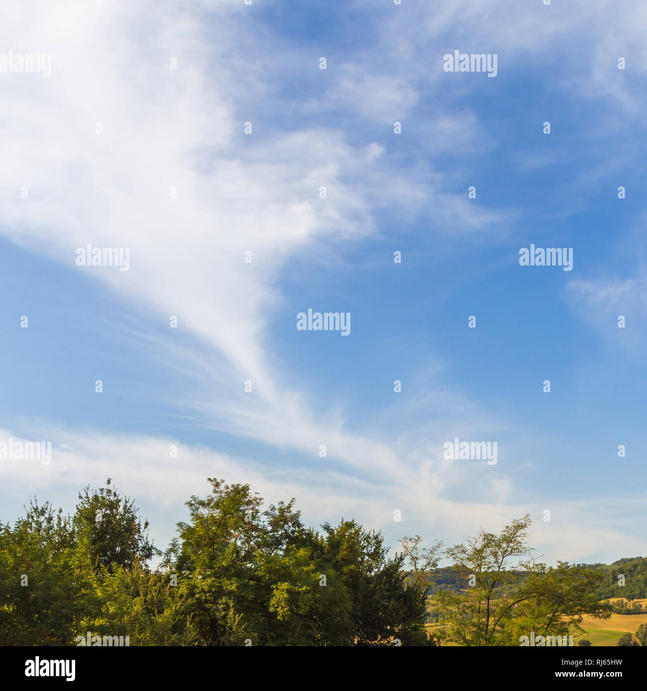 Wolkenformation, ein himmlischer Wegweiser Stock Photo