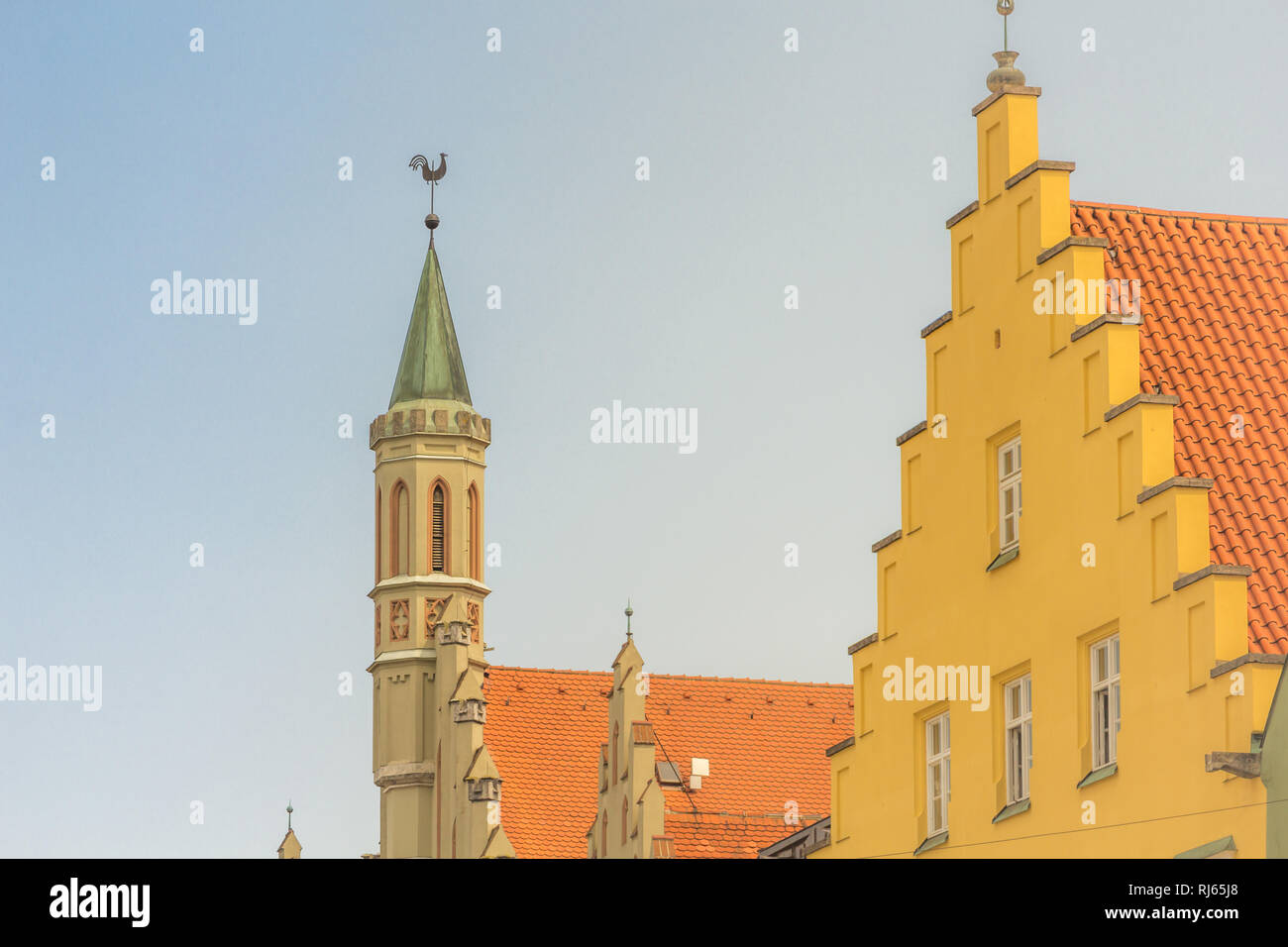 Das Rathaus in Landshut, Turm, Turmspitze mit Wetterhahn, Detailansicht Stock Photo
