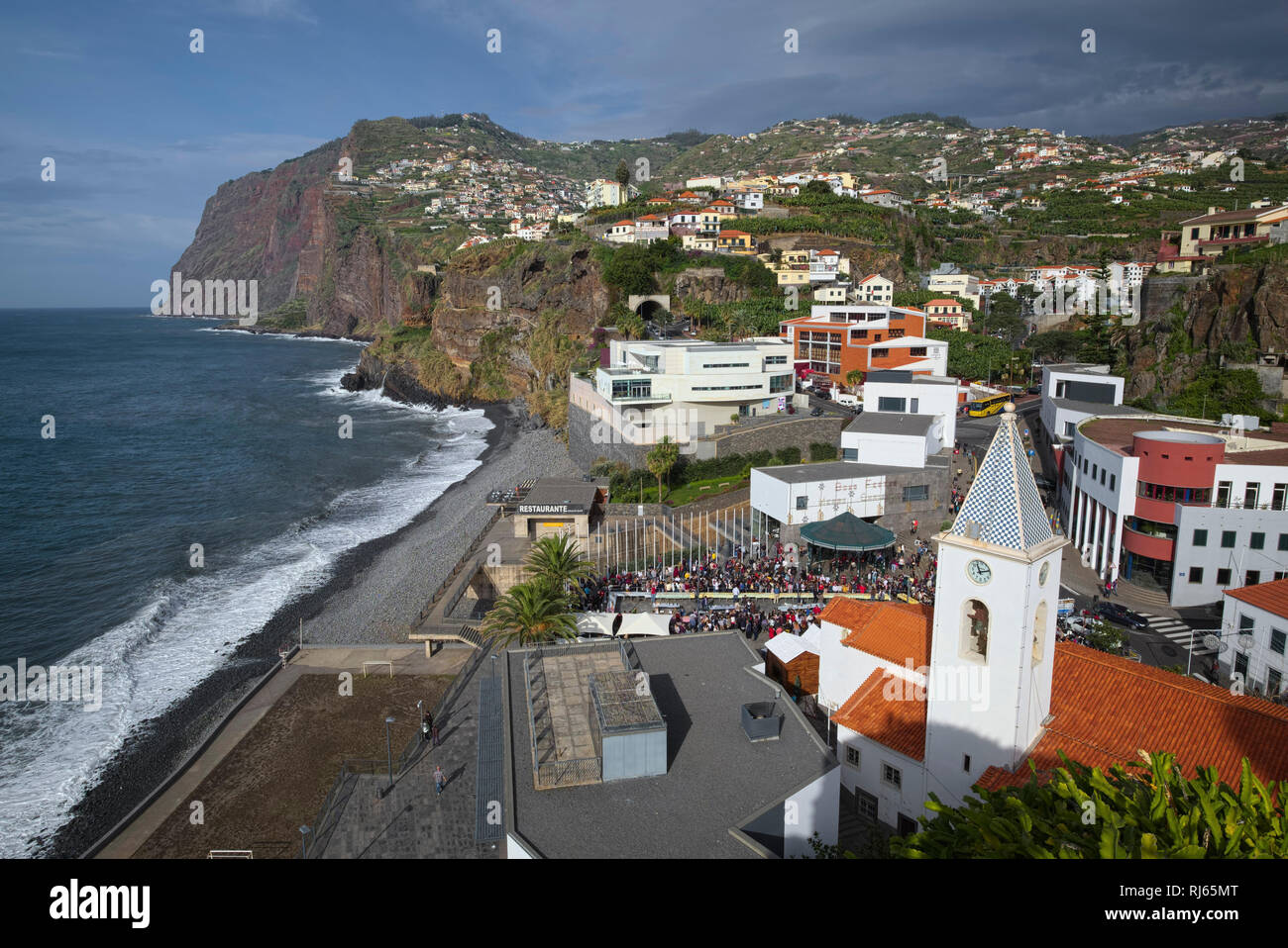Portugal, Madeira, Camara de Lobos, Kirche, Fest, Steilküste, Meer Stock Photo