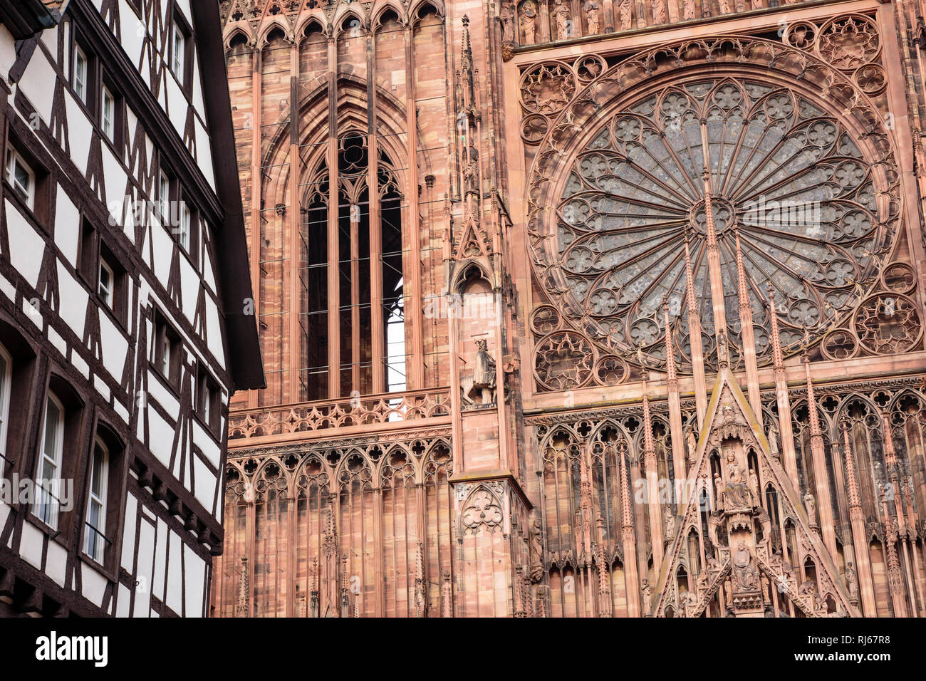 Europa, Frankreich, Grand Est, Straßburg, Mittelalterlicher Stadtkern am Straßburger Münster Stock Photo