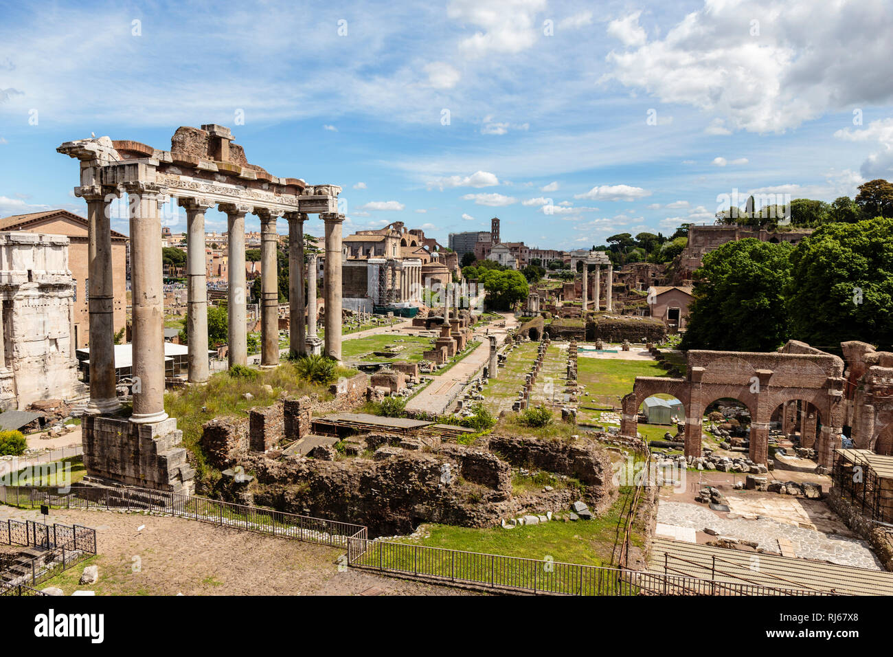 Europa, Italien, Latium, Rom, Tagsüber am menschenleeren Forum Romanum, Stock Photo
