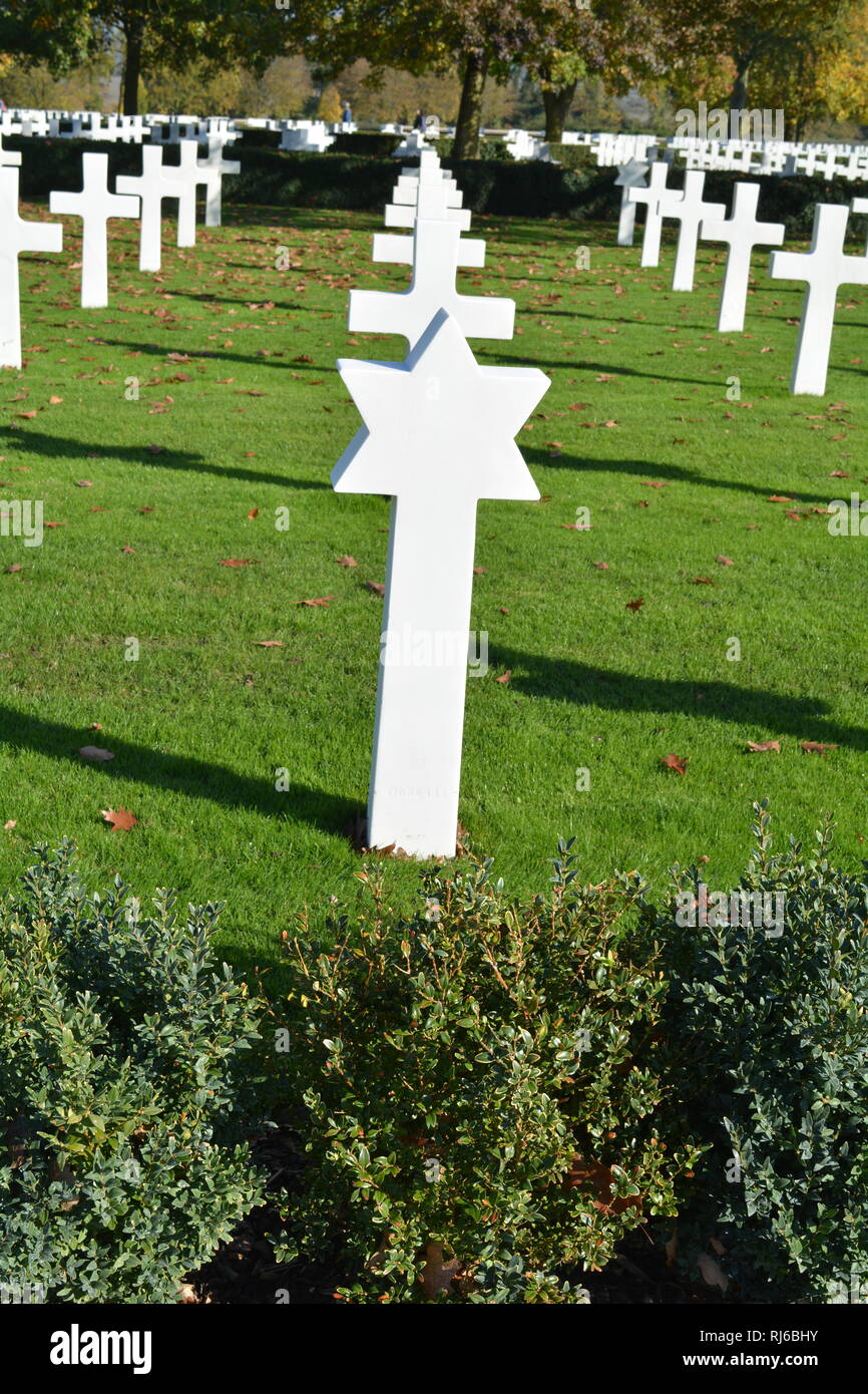 Rows of graves at Madingley American  cemetery, memorial to the dead of  world war 2 Stock Photo