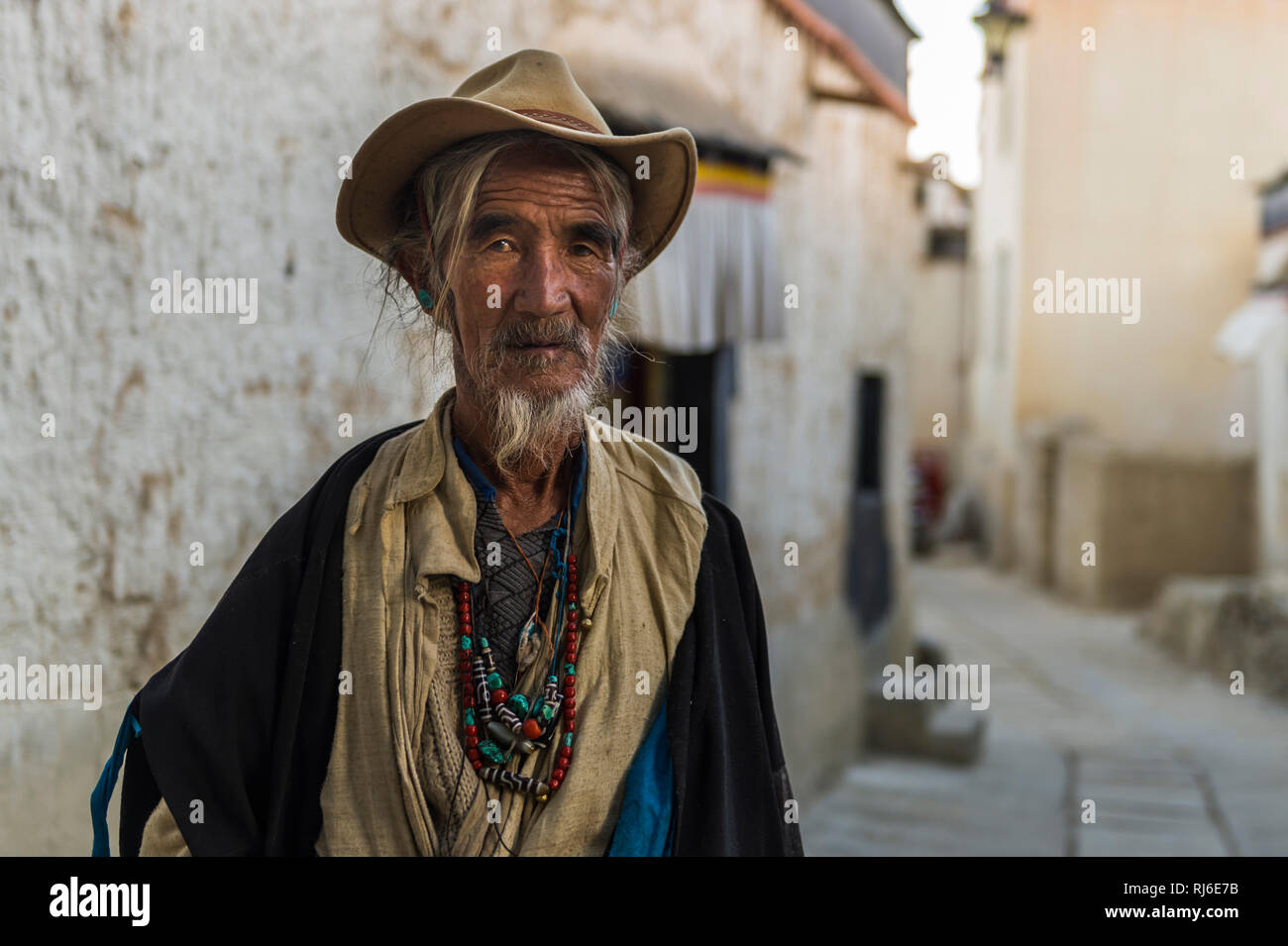 Tibet, Shigatse, Altstadt, Mann mit Hut, Porträt Stock Photo