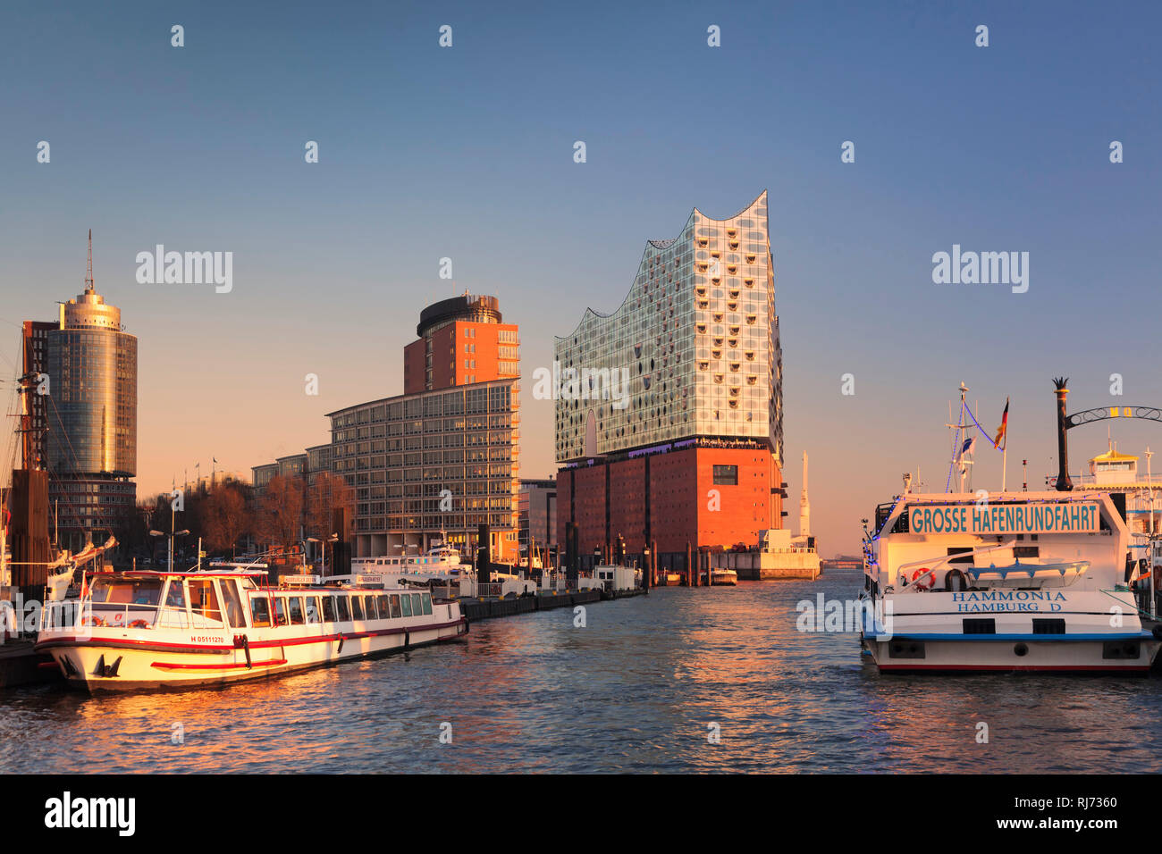 Elbphilharmonie bei Sonnenuntergang, HafenCity, Hamburg, Deutschland Stock Photo