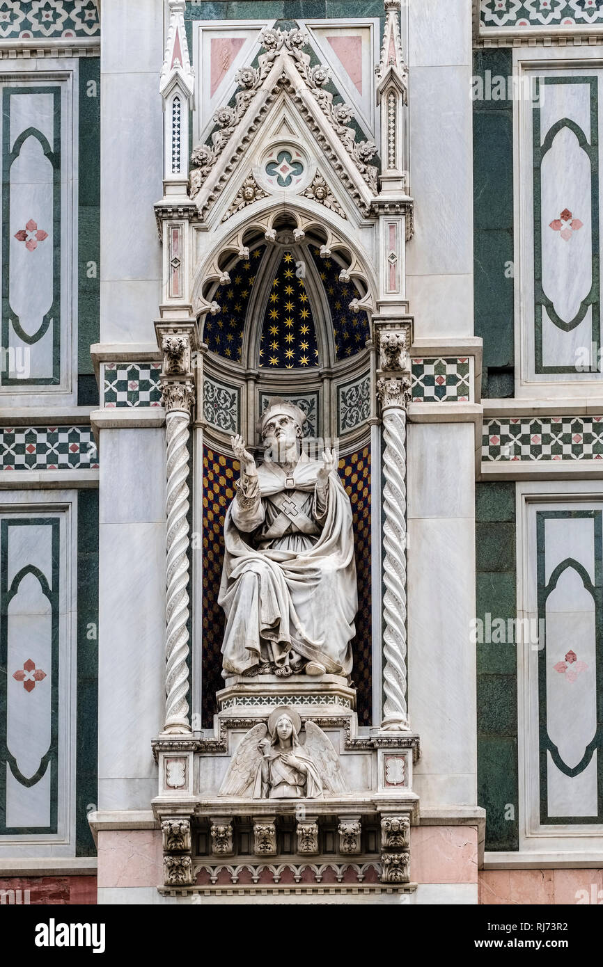 Artful rock carvings at the entrance gate of Florence Cathedral, Cattedrale di Santa Maria del Fiore, Doumo Stock Photo