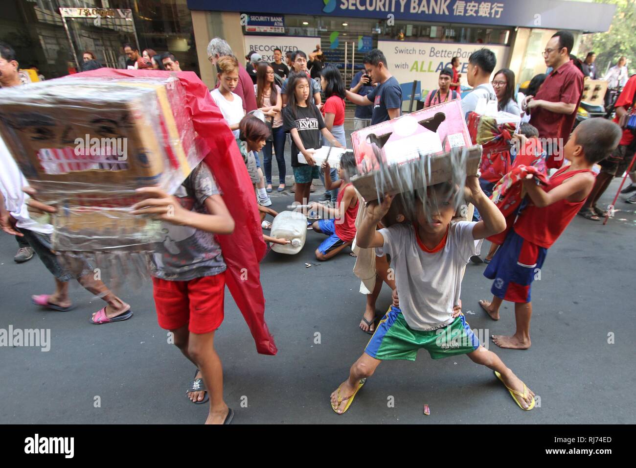 Philippines. 04th Feb, 2019. A group of children's performed with their alternative Dragon on the street of Ongpin in celebration of Chinese News Year at Binondo, Manila City on February 5, 2019. This year is year of the pig base on the Chinese calendar. Credit: Gregorio B. Dantes Jr./Pacific Press/Alamy Live News Stock Photo