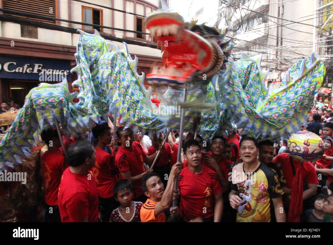 Philippines. 04th Feb, 2019. A street artist performed with their Dragon and Lion on the street of Ongpin in celebration of Chinese News Year at Binondo, Manila City on February 5, 2019. This year is year of the pig base on the Chinese calendar. Credit: Gregorio B. Dantes Jr./Pacific Press/Alamy Live News Stock Photo