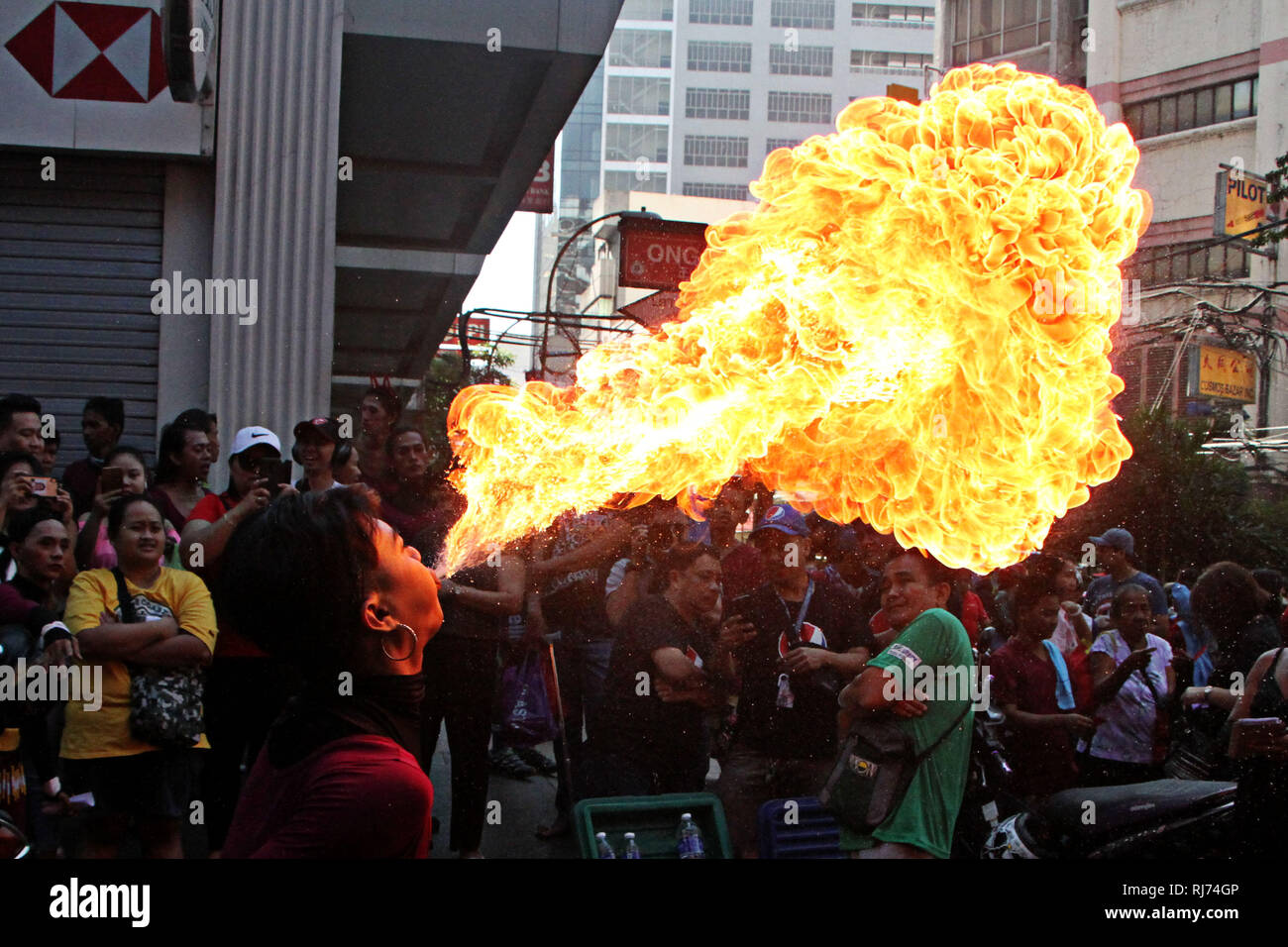 Philippines. 04th Feb, 2019. A street artist performed his act as a fire eater on the street of Ongpin in celebration of Chinese News Year at Binondo, Manila City on February 5, 2019. This year is year of the pig base on the Chinese calendar. Credit: Gregorio B. Dantes Jr./Pacific Press/Alamy Live News Stock Photo