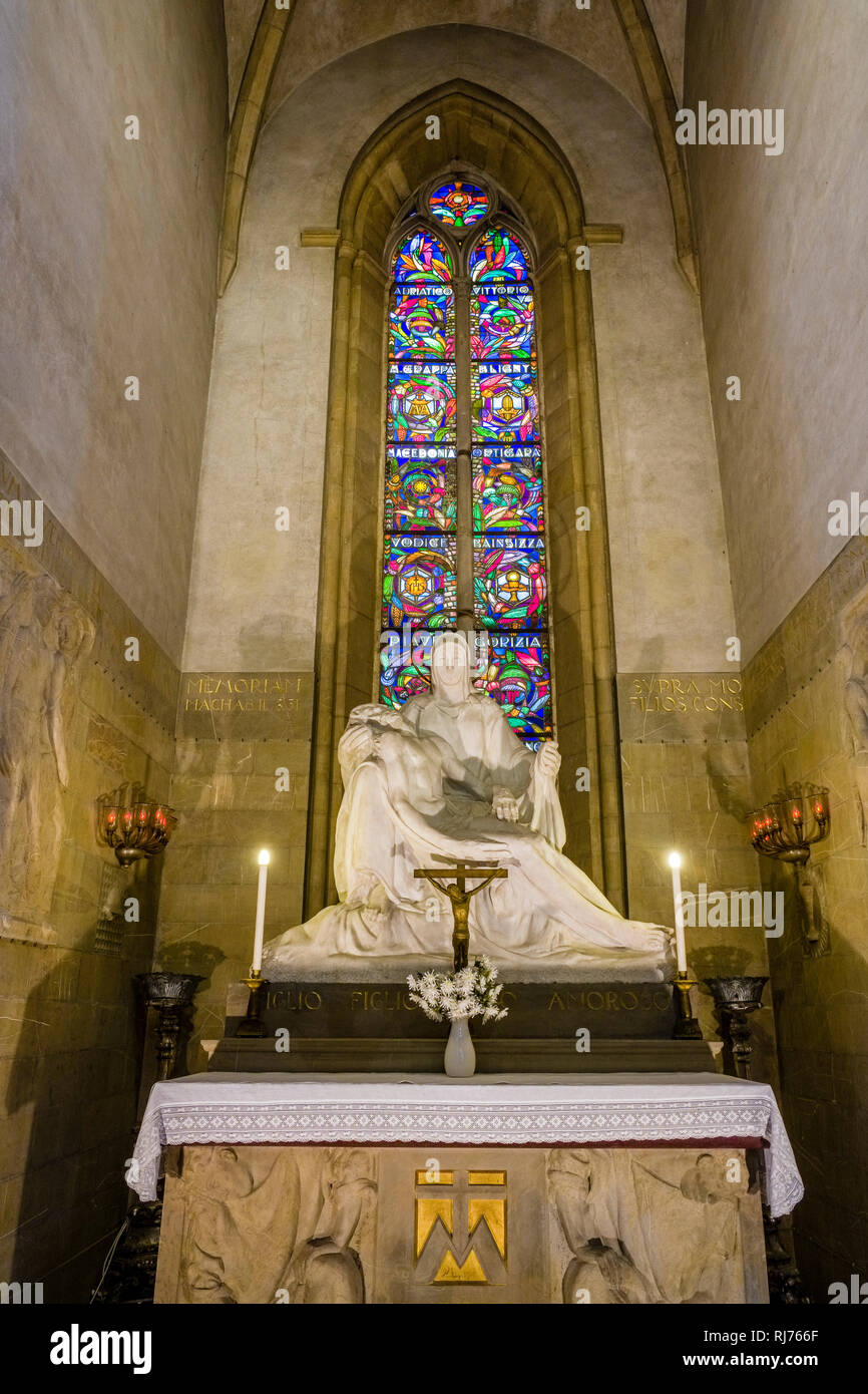 Marble sculpture inside the Basilica of the Holy Cross, Basilica di Santa Croce Stock Photo
