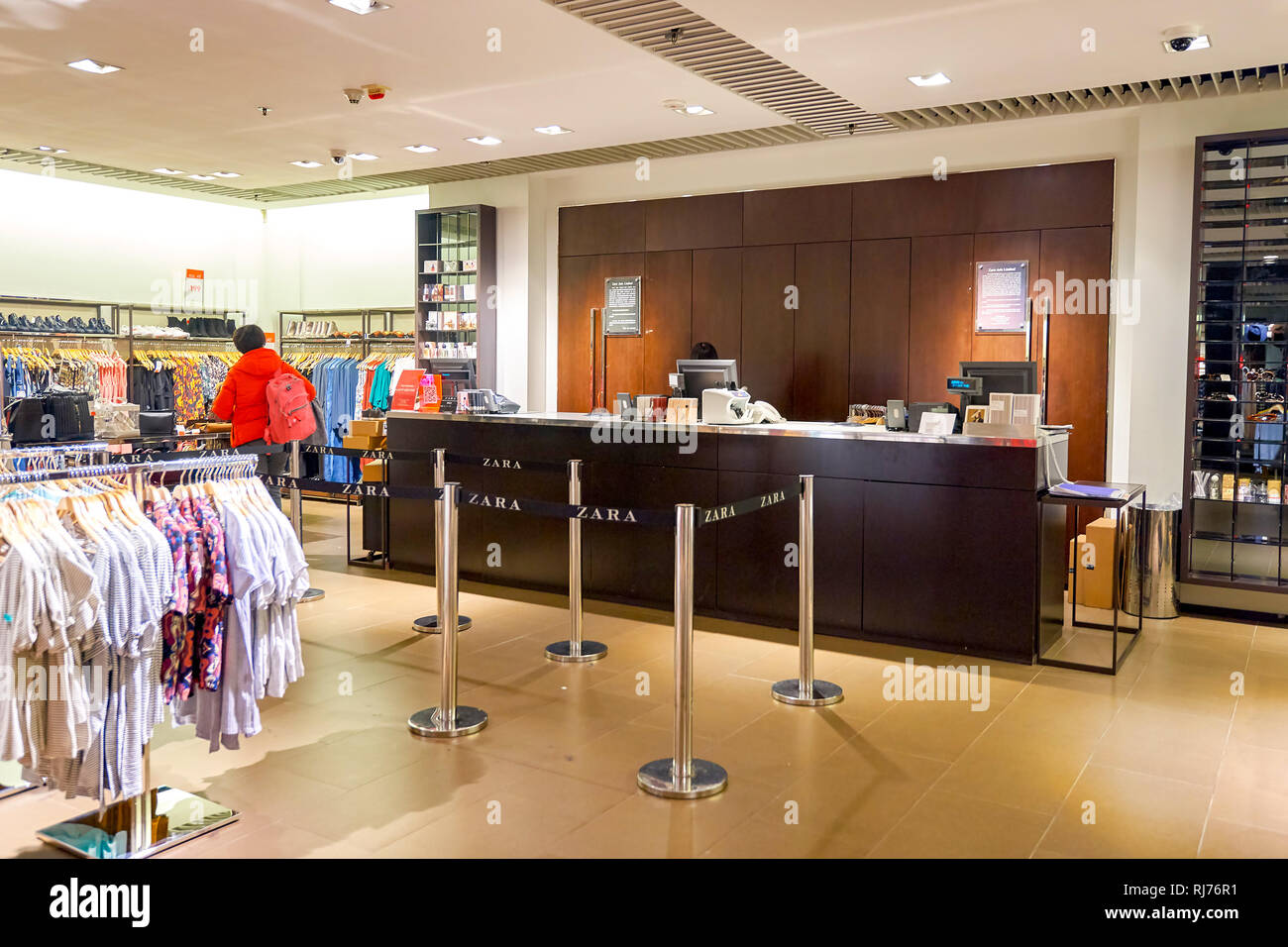 HONG KONG - JANUARY 27, 2016: inside of Zara store at Elements Shopping  Mall. Elements is a large shopping mall located on 1 Austin Road West, Tsim  Sh Stock Photo - Alamy