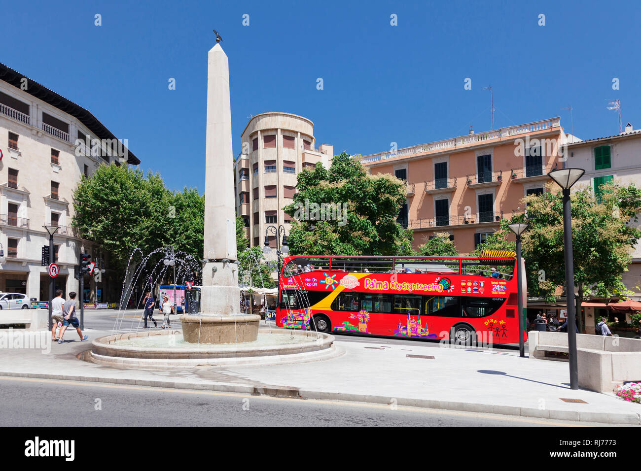 Doppeldecker Sightseeing Bus an der Placa Rei Joan Carles I, Palma de Mallorca, Mallorca, Balearen, Spanien Stock Photo