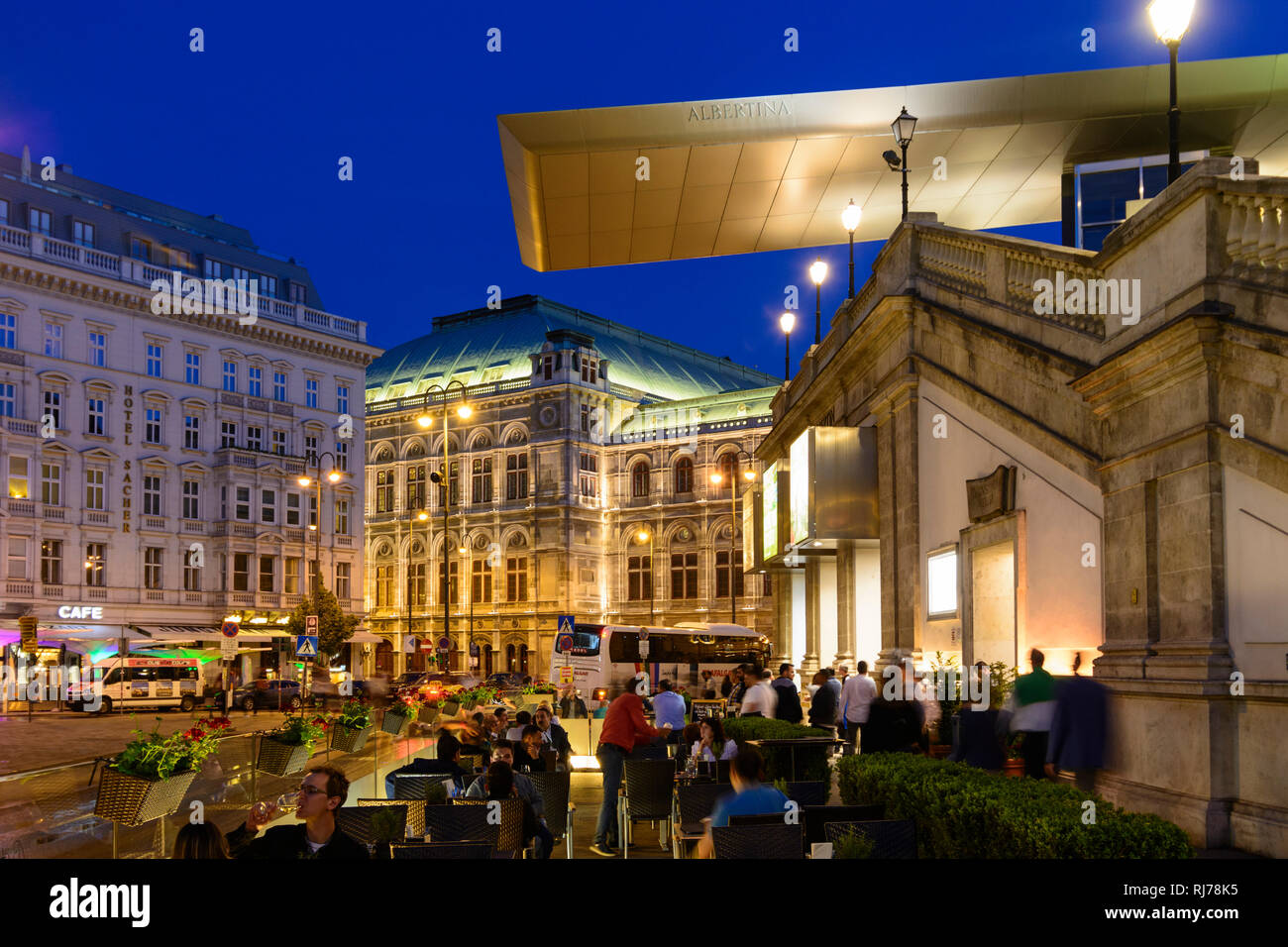 Albertina with flying roof' Soravia Wing' by Hans Hollein, view to the Opera and street restaurant, Wien, Vienna, 01. Old Town, Wien, Austria Stock Photo