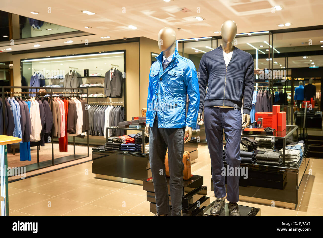 Page 2 - Hugo Boss Outlet High Resolution Stock Photography and Images -  Alamy