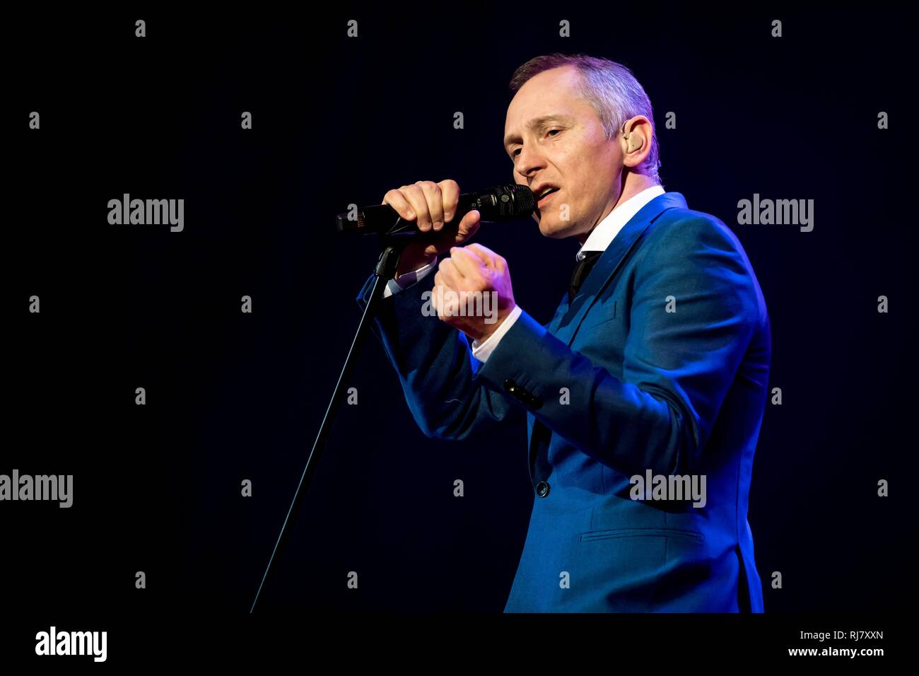 Berlin, Deutschland. 04th Feb, 2019. 04.02.2019, the Belgian crossover and pop singer Helmut Lotti live in the Verti Music Hall in Berlin. | usage worldwide Credit: dpa/Alamy Live News Stock Photo
