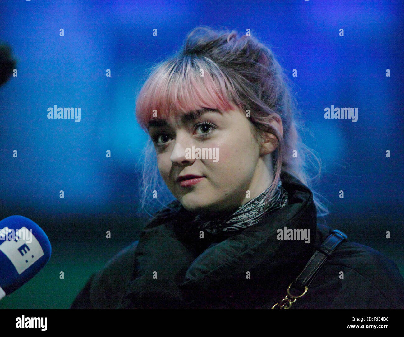 St Andrews Fife, Scotland, UK. 5th Feb, 2019. Maisie Williams, promoting her new social networking app for young artists, with students from St Andrews University, before appearing at the university's Younger Hall, Tuesday 5th of February 2019, St Andrews Fife, Scotland, UK Credit: Derek Allan/Alamy Live News Stock Photo