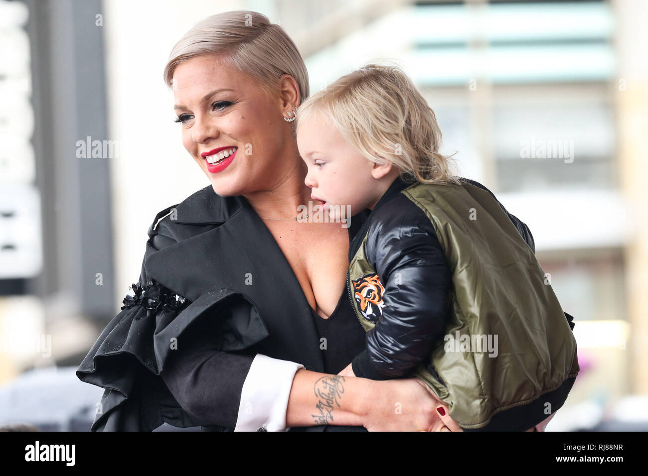 HOLLYWOOD, LOS ANGELES, CA, USA - FEBRUARY 05: Singer P!nk (Pink, Alecia Moore) and son Jameson Moon Hart attend a ceremony honoring her With Star On The Hollywood Walk Of Fame - Dedication of the 2,656th star on the Walk of Fame in the category of Recording on February 5, 2019 in Hollywood, Los Angeles, California, United States. (Photo by Xavier Collin/Image Press Agency) Stock Photo