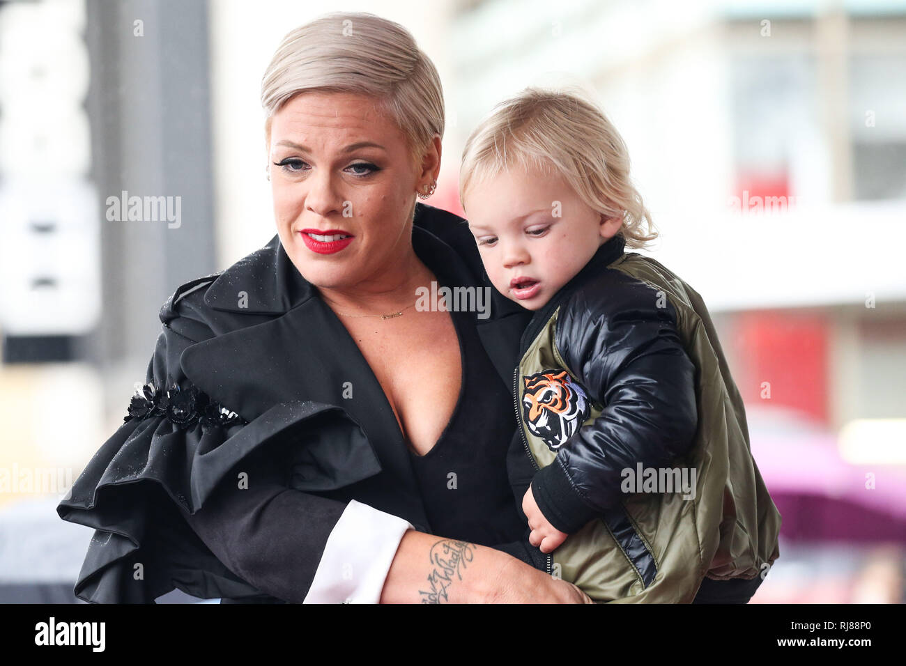HOLLYWOOD, LOS ANGELES, CA, USA - FEBRUARY 05: Singer P!nk (Pink, Alecia Moore) and son Jameson Moon Hart attend a ceremony honoring her With Star On The Hollywood Walk Of Fame - Dedication of the 2,656th star on the Walk of Fame in the category of Recording on February 5, 2019 in Hollywood, Los Angeles, California, United States. (Photo by Xavier Collin/Image Press Agency) Stock Photo