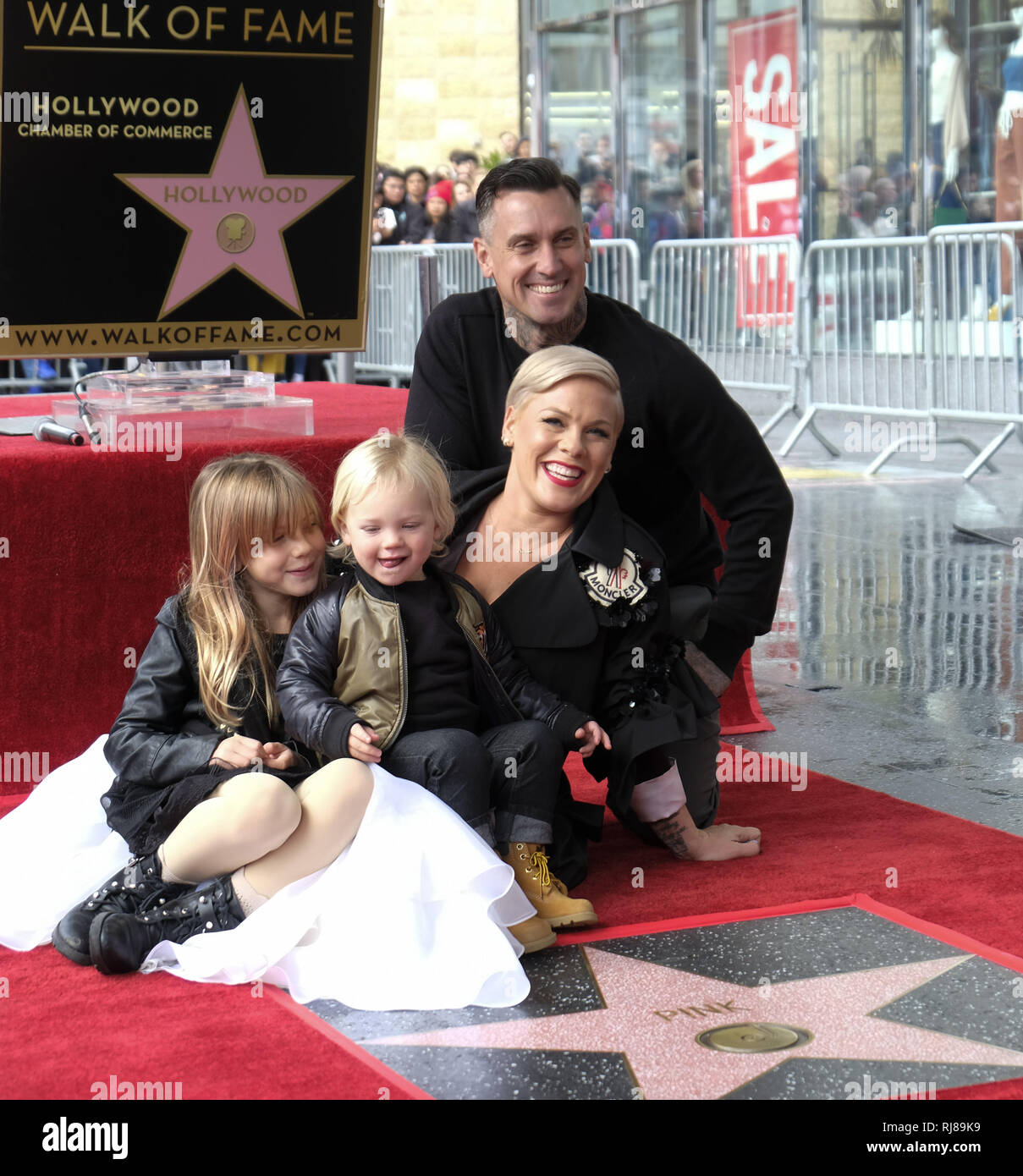 Los Angeles, California, USA. 5th Feb, 2019. Pink poses with her husband Carey Hart, and children Willow Sage, left, and Jameson at her star ceremony on the Hollywood Walk of Fame Star where she was the recipient of the 2,656th Star on the Hollywood Walk Of Fame in the Category of Recording on Feb. 5, 2019 in Los Angeles. Credit: Ringo Chiu/ZUMA Wire/Alamy Live News Stock Photo
