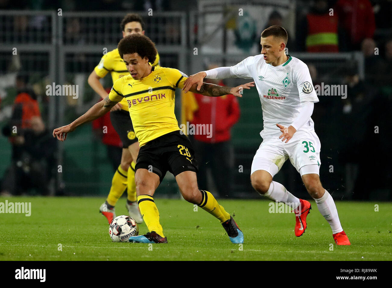Dortmund, Germany. 5th Feb, 2019. Axel Witsel (L) of Dortmund vies with Maximilian Eggestein of Bremen during the DFB Cup thrid round match between Borussia Dortmund and SV Werder Bremen in Dortmund, Germany, on Feb. 5, 2019. Credit: Joachim Bywaletz/Xinhua/Alamy Live News Stock Photo