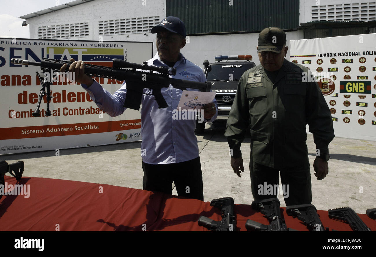 Valencia, Carabobo, Venezuela. 5th Feb, 2019. February 05, 2019. Venezuelan authorities reported on the alleged seizure of war weapons at the Arturo Michelena international airport in the city of Valencia, in the state of Carabobo. The cargo from the city of Miami, in the United States, in an Air Bus passenger plane, used for cargo transfer, brought in a lot of rifles and assault weapons, cell phones, telescopic sights and projectile chargers. Local authorities reported that the case is being investigated and no one is known to have been arrested. Photo: Juan Carlos Hernandez (Credit Im Stock Photo