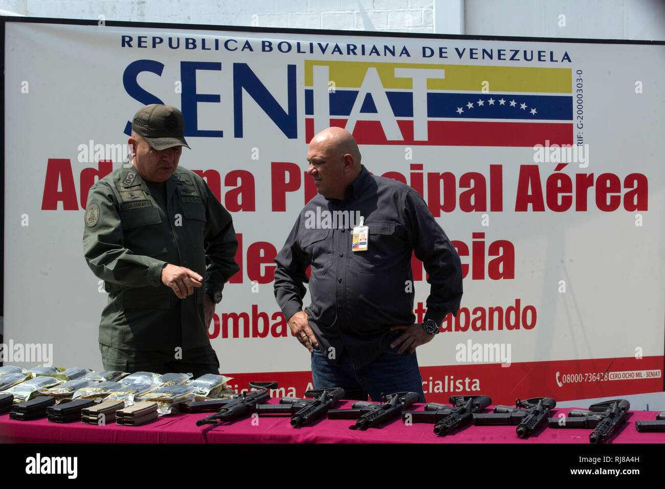 Valencia, Carabobo, Venezuela. 5th Feb, 2019. February 05, 2019. Venezuelan authorities reported on the alleged seizure of war weapons at the Arturo Michelena international airport in the city of Valencia, in the state of Carabobo. The cargo from the city of Miami, in the United States, in an Air Bus passenger plane, used for cargo transfer, brought in a lot of rifles and assault weapons, cell phones, telescopic sights and projectile chargers. Local authorities reported that the case is being investigated and no one is known to have been arrested. Photo: Juan Carlos Hernandez (Credit Im Stock Photo